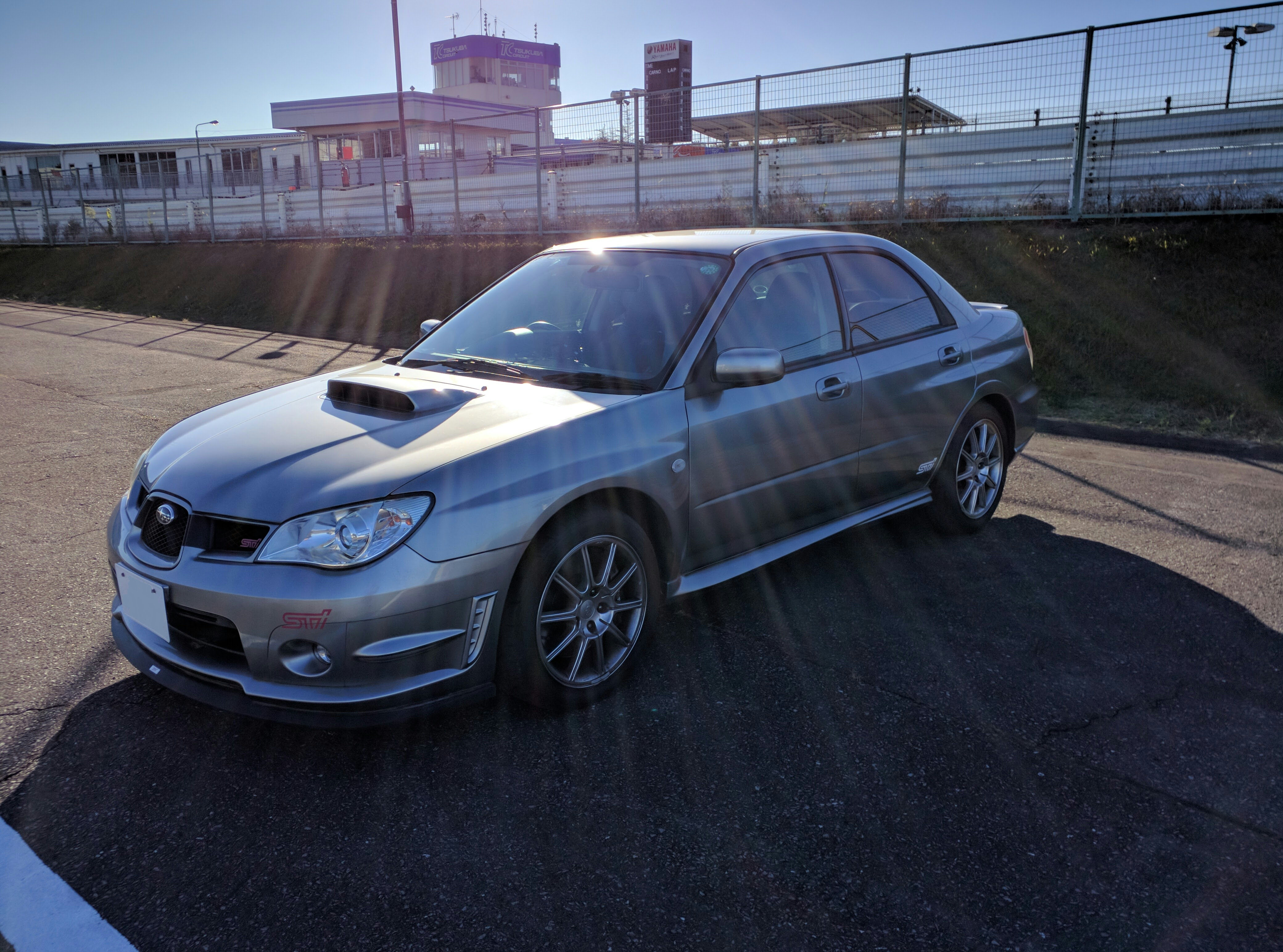 カッティングシートとSTIステッカー